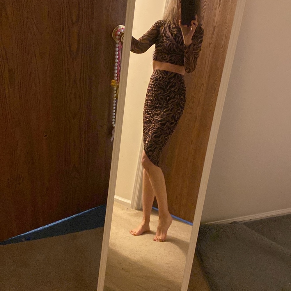 Venus NWT in bag animal print top and skirt set XS or large left - Picture 3 of 8